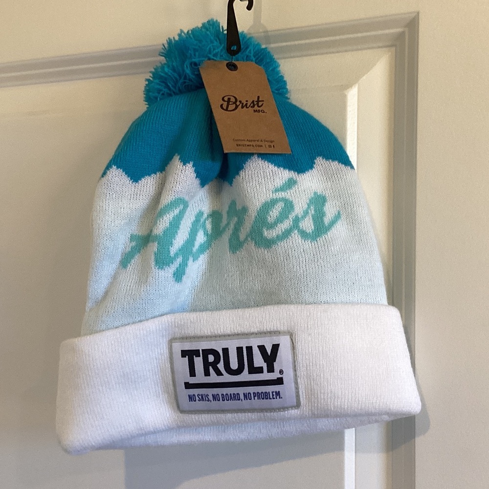 Truly Aprés Brist Women’s Beanie NWT